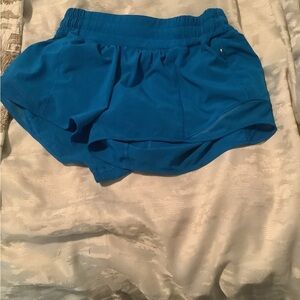 Lulu lemon size 4 blue shorts